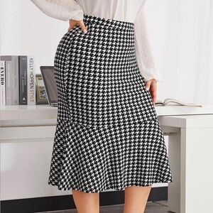 Black and White Houndstooth Skirt
